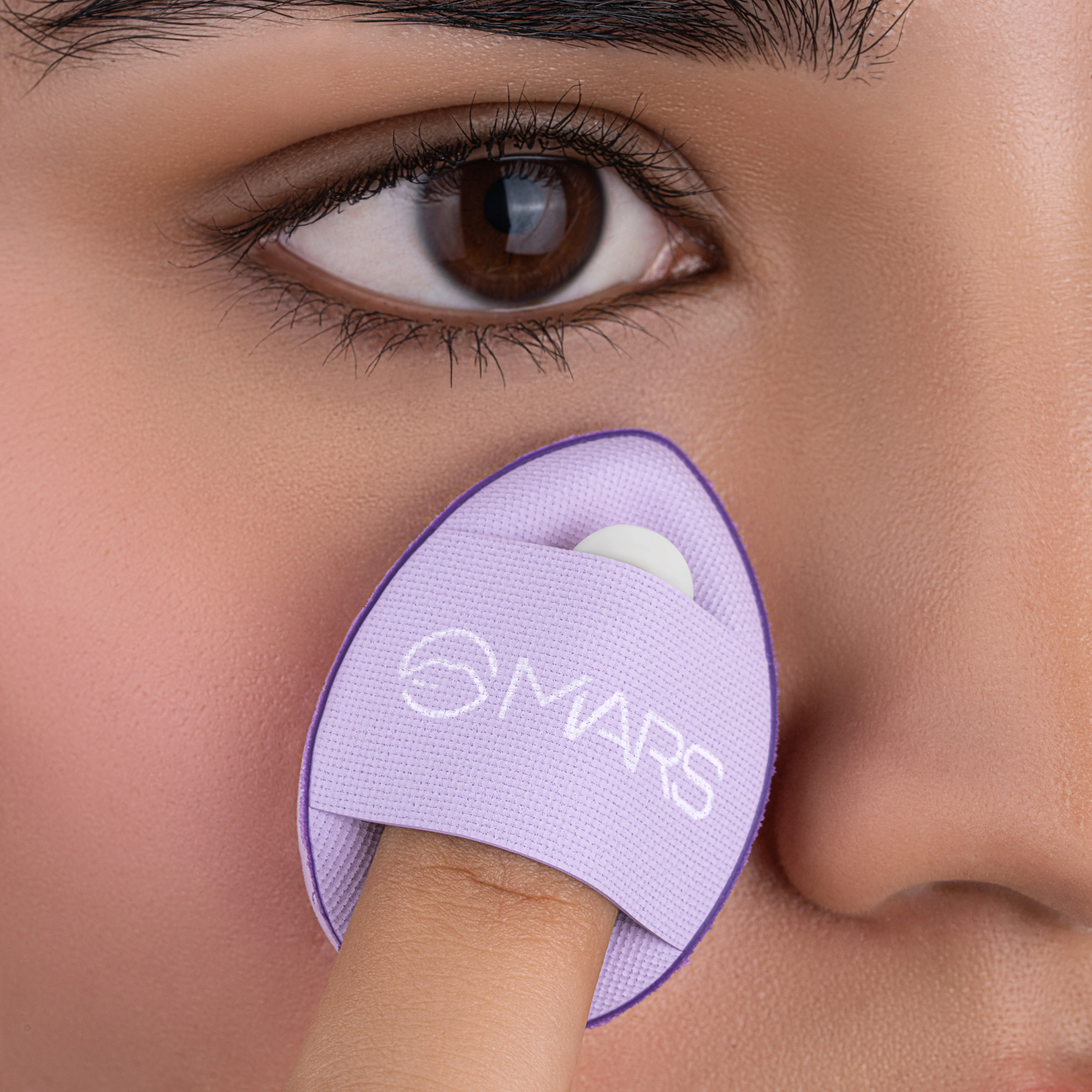 Finger Fits | Mini Makeup Puffs - Image 4