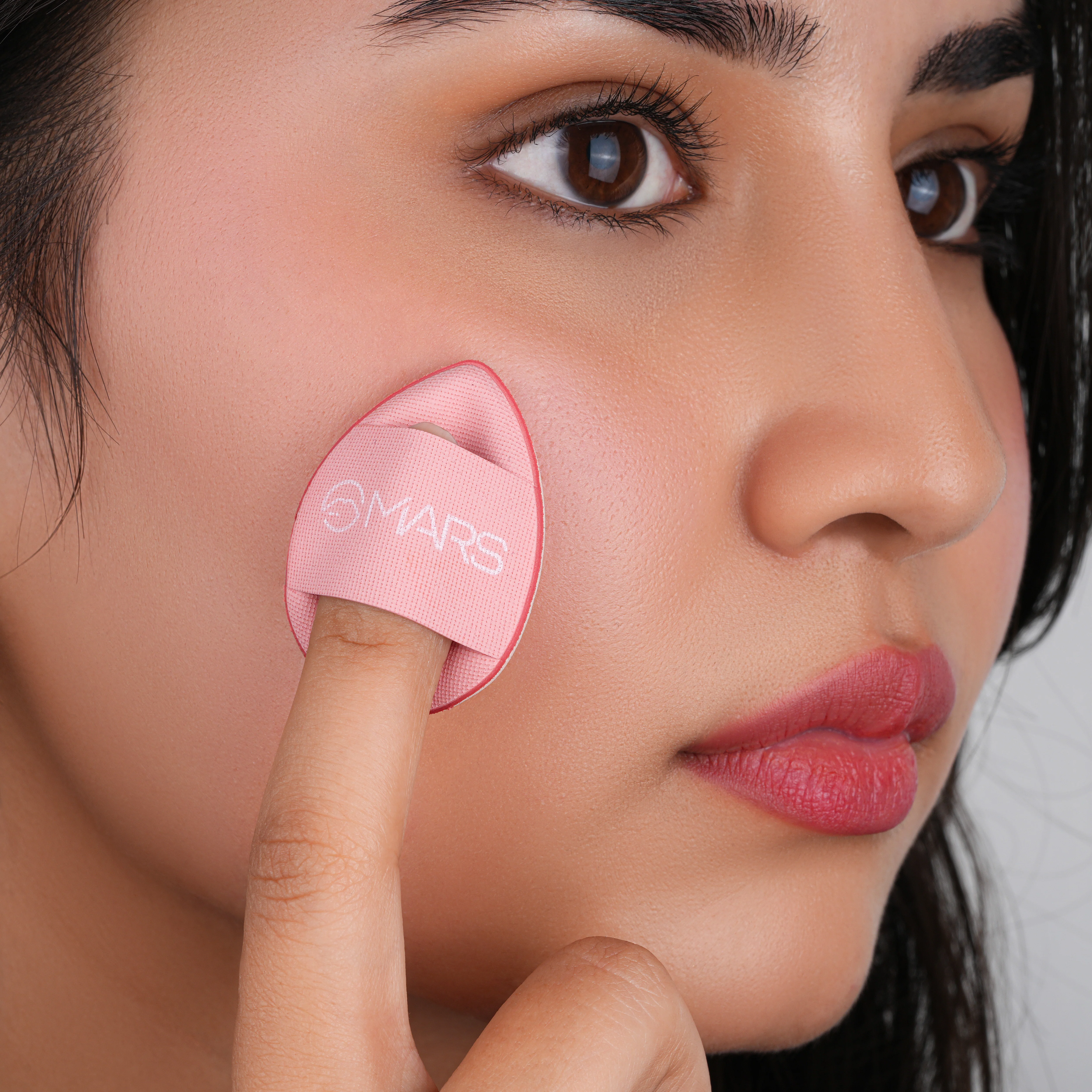 Finger Fits | Mini Makeup Puffs - Image 5